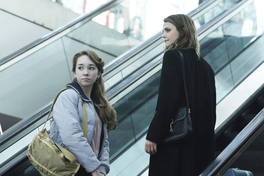 THE AMERICANS -- "March 8, 1983" Episode 313 (Airs Wednesday, April 22, 10:00 PM e/p) Pictured: (l-r) Holly Taylor as Paige Jennings, Keri Russell as Elizabeth Jennings. CR: Patrick Harbon/FX
